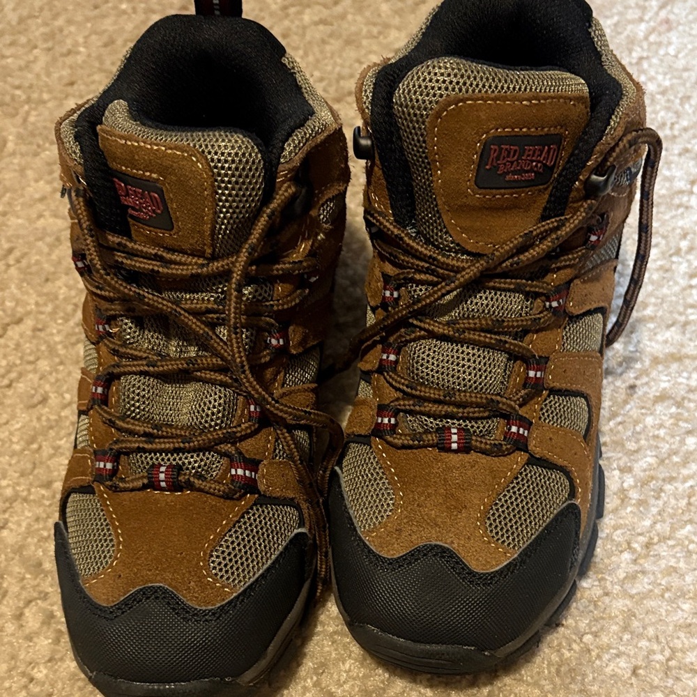 RedHead Boys Tan and Black Hiking Boots Size 2